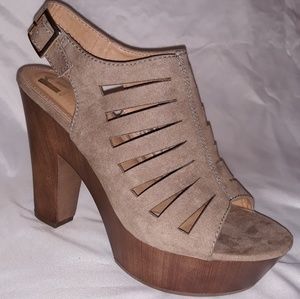 New Report Brown Taupe Wedge Sandal Heels 8.5